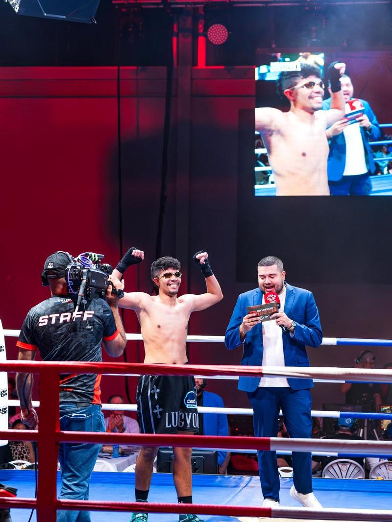 Peleador presentado en el ring